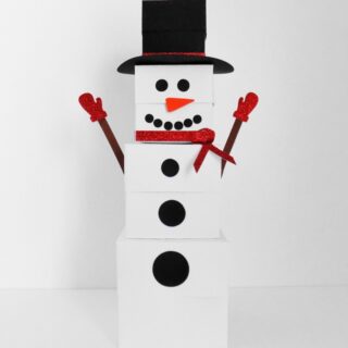 SVG Snowman Gift Box Set includes 4 gift boxes and accessories.